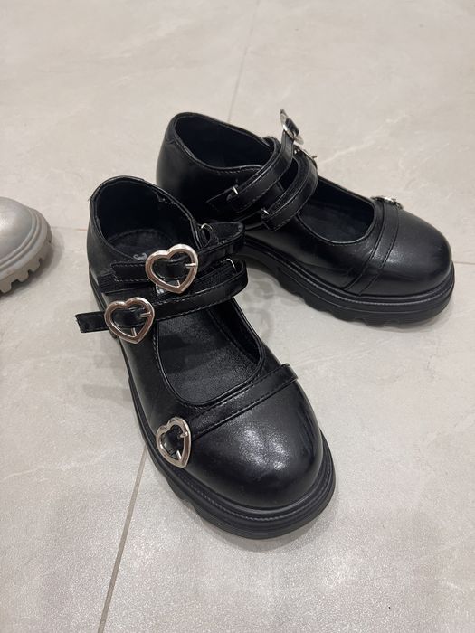 Продам обувь детскую