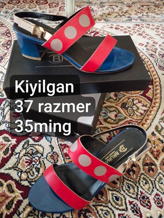 Oyoq kiyimlar sotiladi