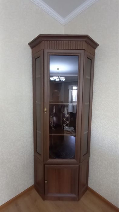 Продам сервант угловой