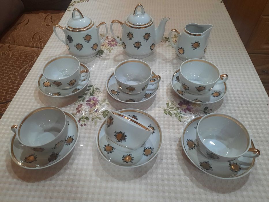 Рижский фарфор, чайный сервиз 
"Золотая роза" на 6 персон