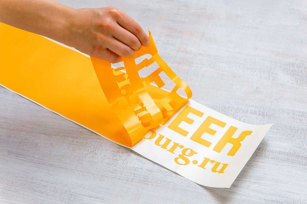 Наклейки на авто. Контурные буквы