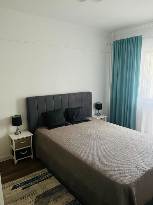 Închiriere apartament 3 camere intersecție Podu de Fier cu Tg. Cucu