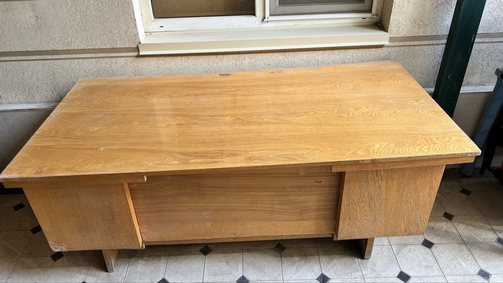 Продается стол. 100 000 сум