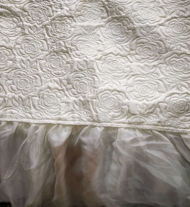 Продаю красивое нежное покрывало 150-2 м ( + оборка 35 см ) Новое