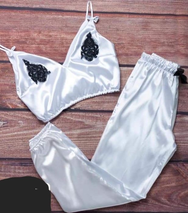 Vand pijama noua