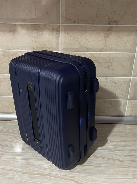 Чемодан кейс синего цвета