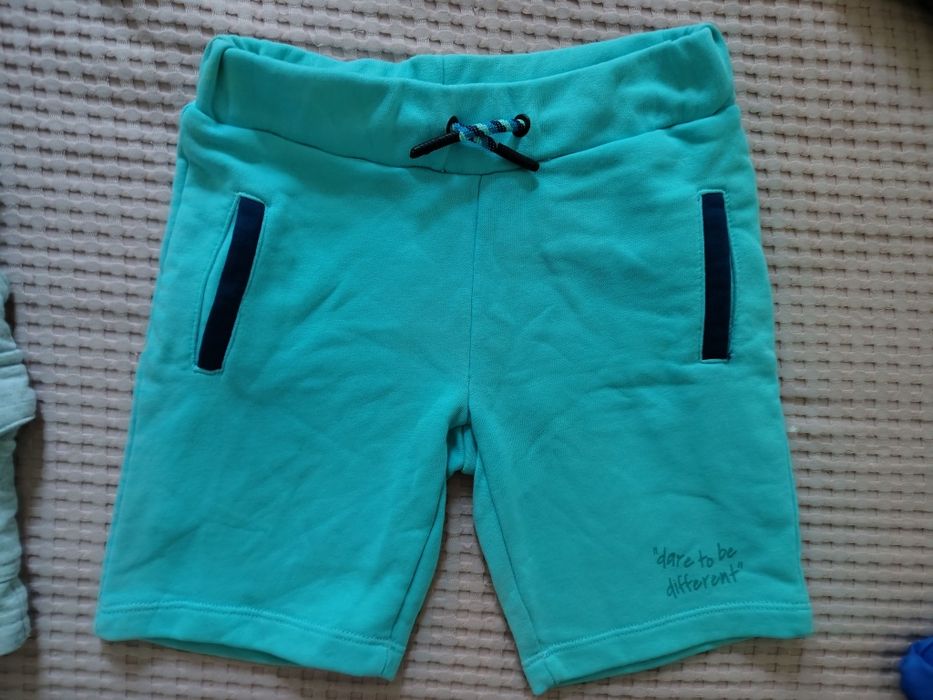 vand pantaloni scurti masura 104 baieti 20lei