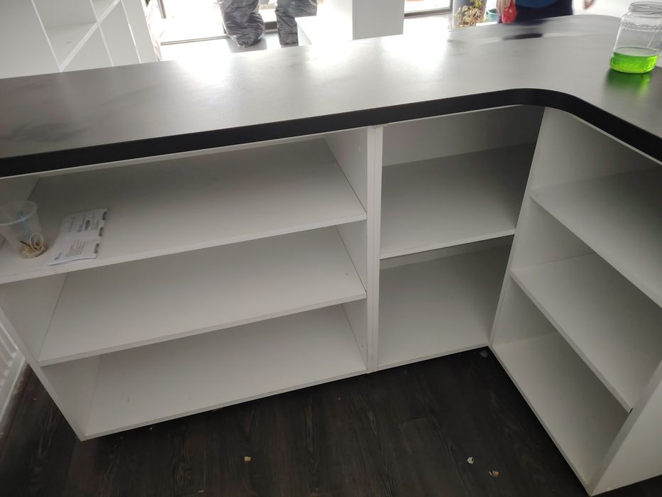 Vând mobilier ideal pentru florarie!Birou,Insula,suport vaze