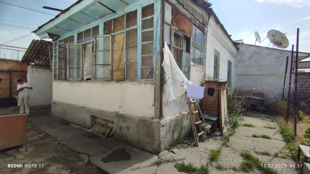 Продаётся участок в Иззат махаля