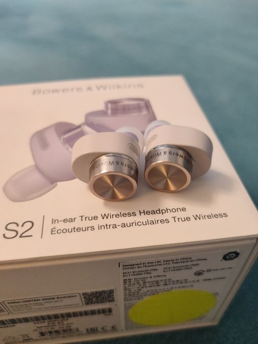 Bowers & Wilkers Pi5 S2 purple