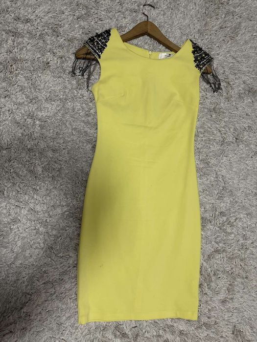 Жълта рокля- с размер