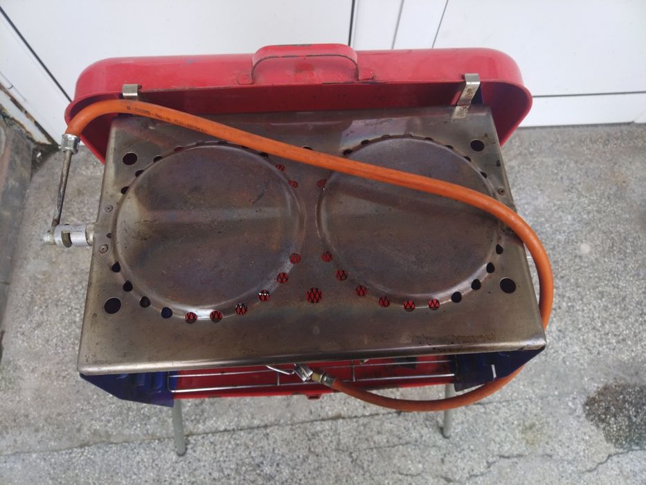 Немско разглобяемо газово барбекю с три горелки Einhell.
Марка: EINHEL