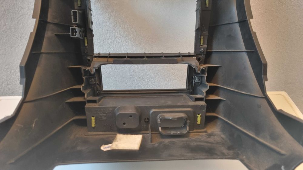 Конзола и медия двоен дин Seat Leon 1M / double din