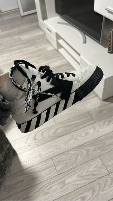 Ghete Off-White Vulcanized purtate la doua evenimente