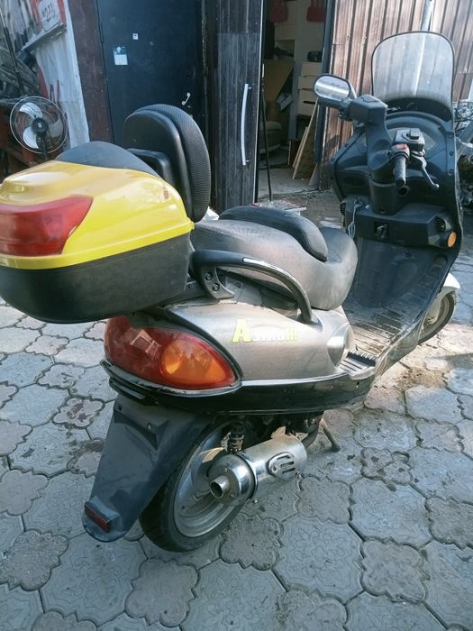 Скутер 150 кубовый.