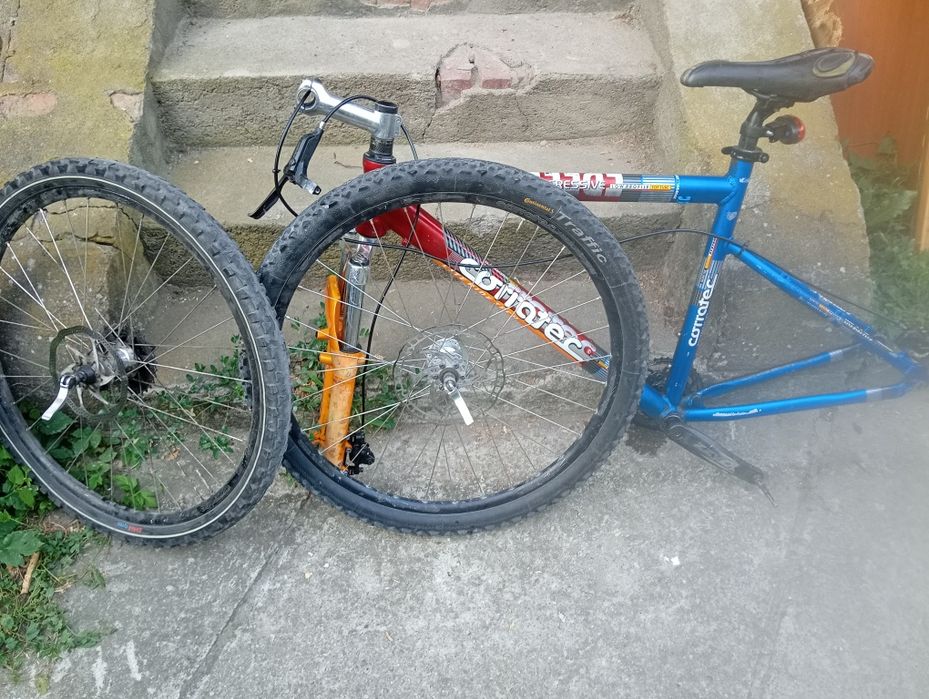 vand cadru bicicleta aluminiu + roata fata spate aluminiu pe disc.