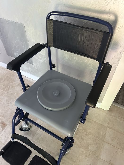 Комбиниран стол за баня и тоалет