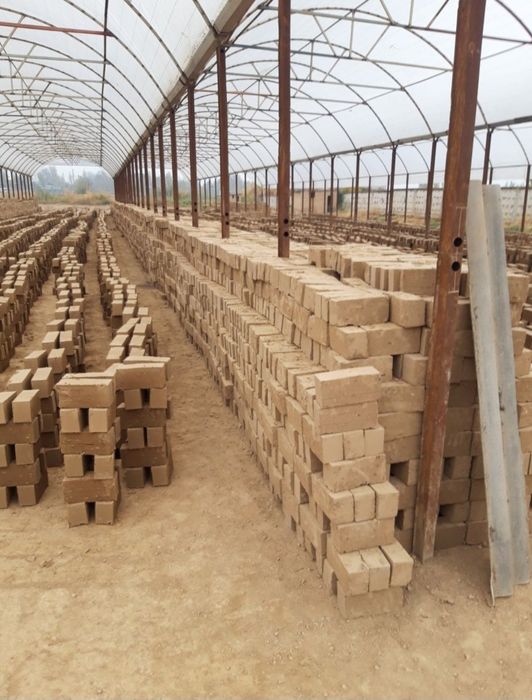 Pishgan va xom gisht bor