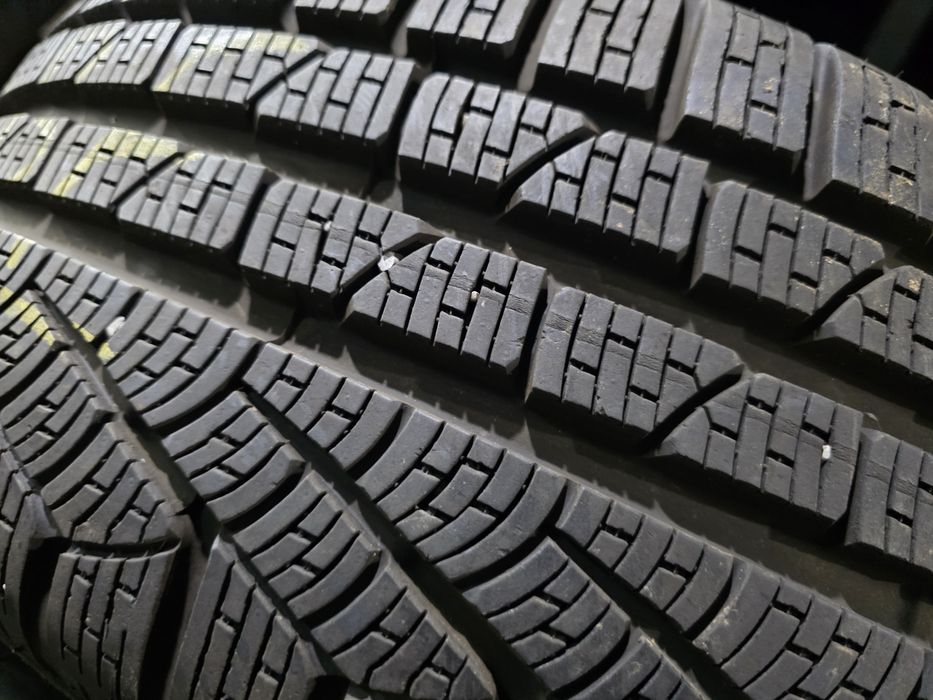 2бр Като нови зимни гуми 225 50 17 - Pirelli- DOT 2023
