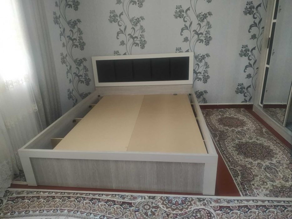 Spalniy mebel Deyarli yangi 2 oy iwlatilgan. Bironta qirlgan joyi yoq