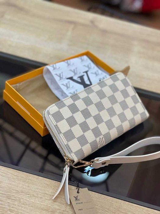 Louis Vuitton портфейли
