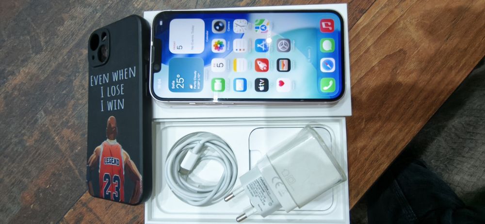 смартфон-iPhone 13