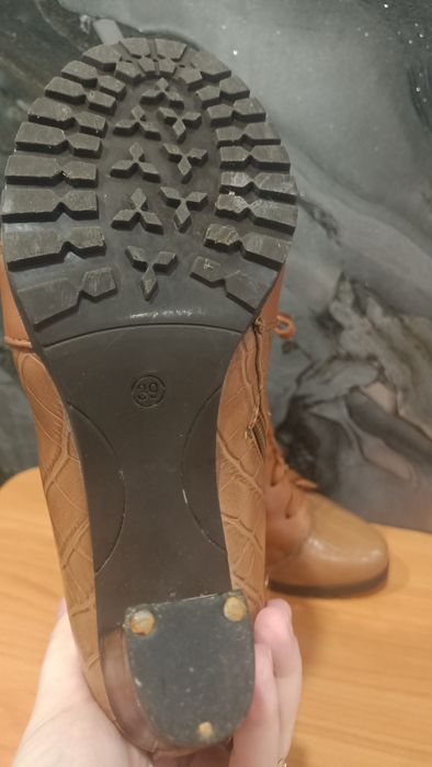 Ботинки осенние 39 р