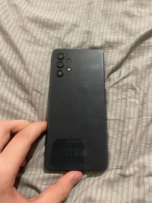 Самсунг а 32 128гб в идеале!!!