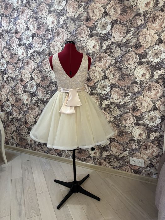 Продам платья для выпускного вечера