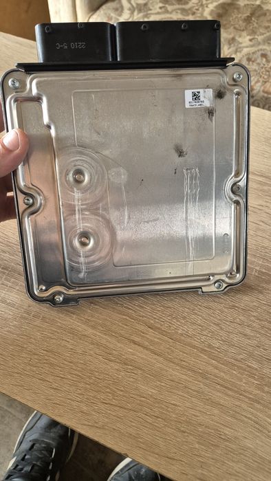 Компютър Двигател за VW Т5 2.0 TDI 140Кс