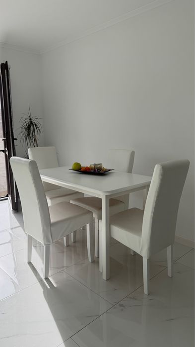 Set Masa cu Scaune alb