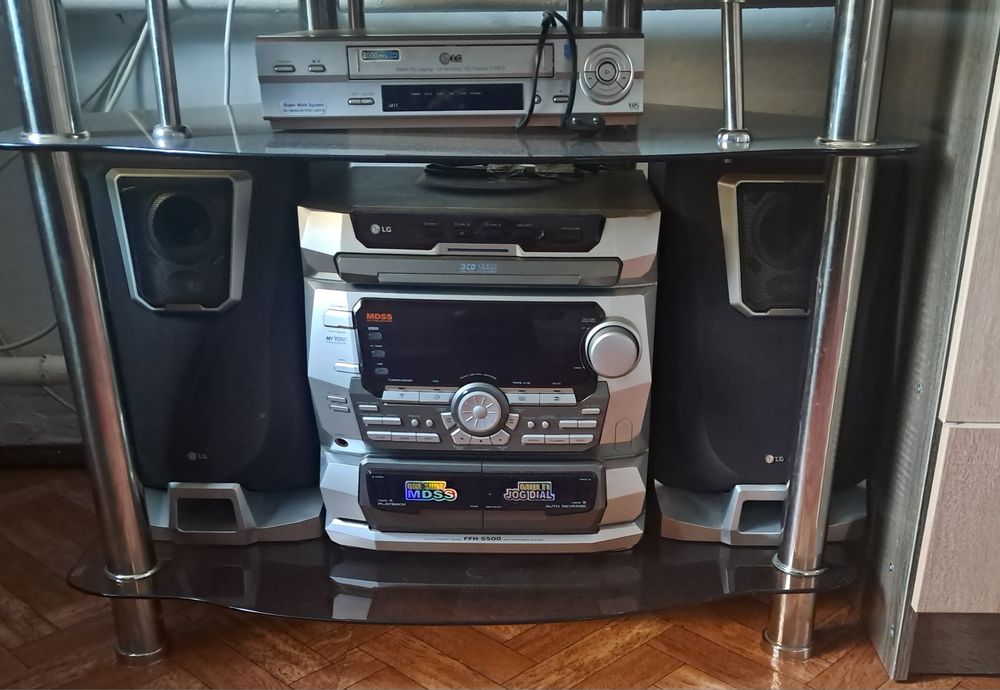 Музыкальный центр LG