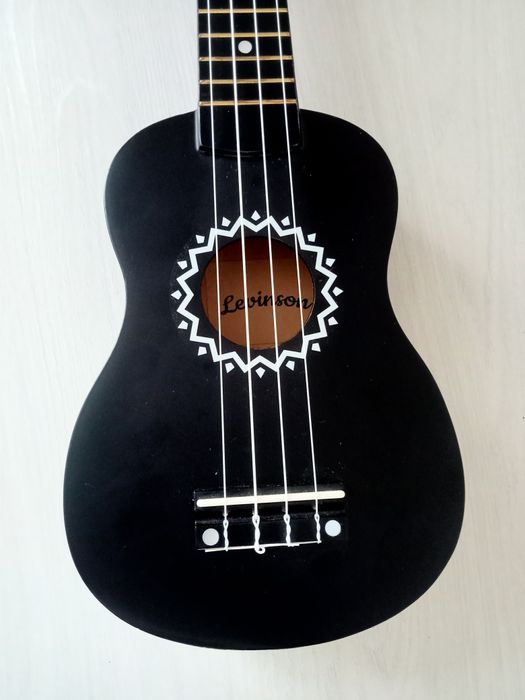 Укулеле музыкальный инструмент