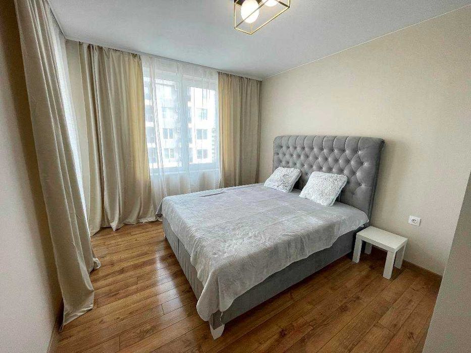 Двустаен обзаведен апартамент с две покрити паркоместа