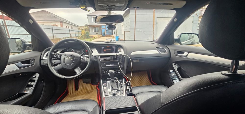 Автомобиль Ауди А4 В8