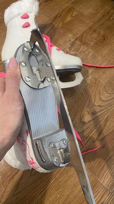 Продам коньки бу