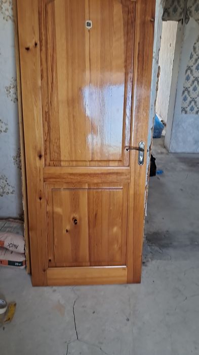 Продам входной дверь деревянный