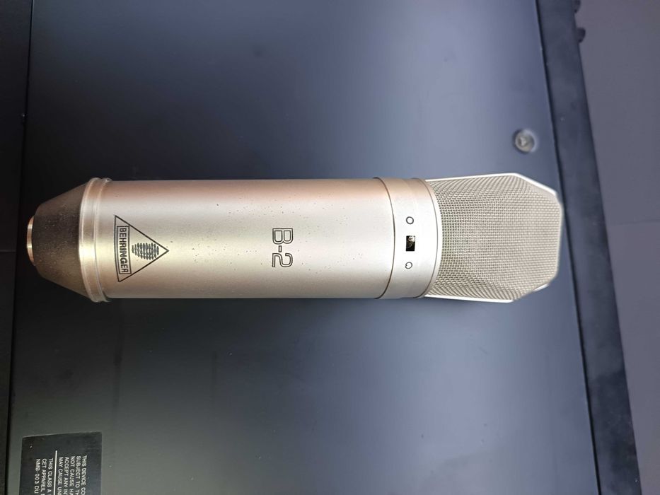 Студийна аудио карта TASCAM US-1800 с фантомно захранване