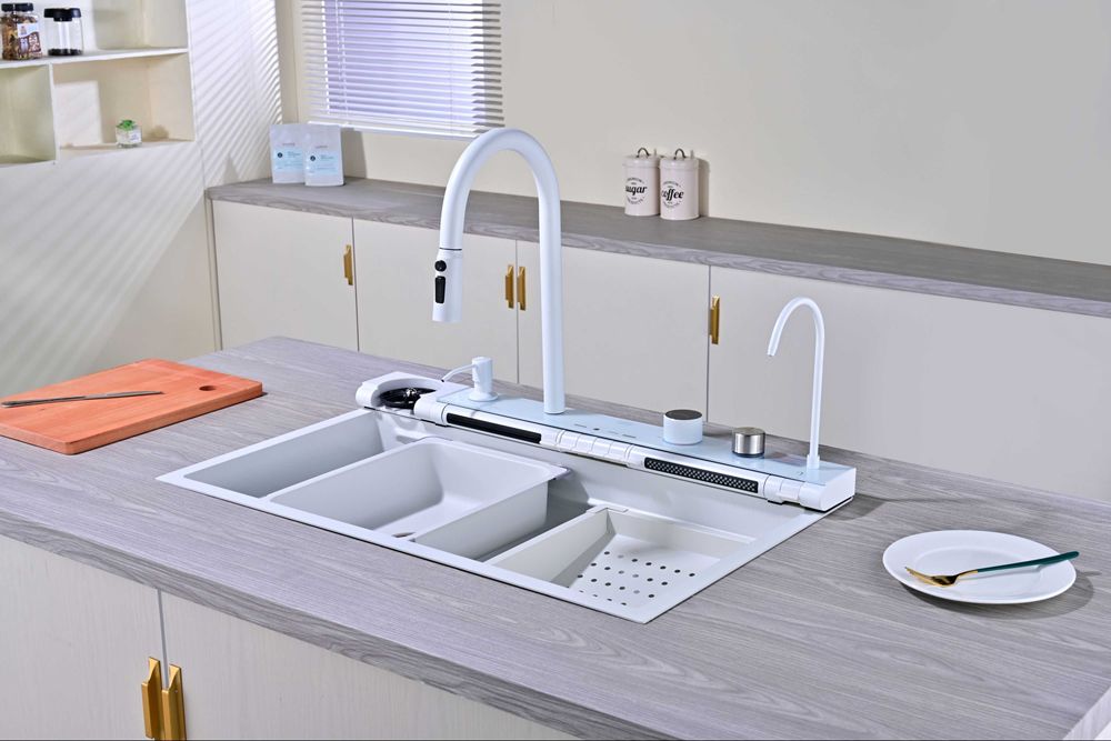 Бяла мултифункционална кухненска мивка с регулируем двоен водопад