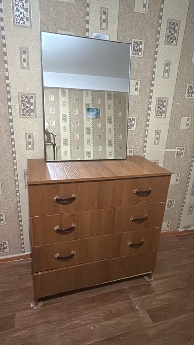 Комод с зеркалой