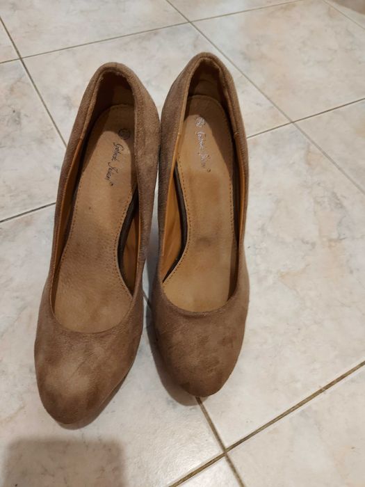 Кафеви обувки на ток