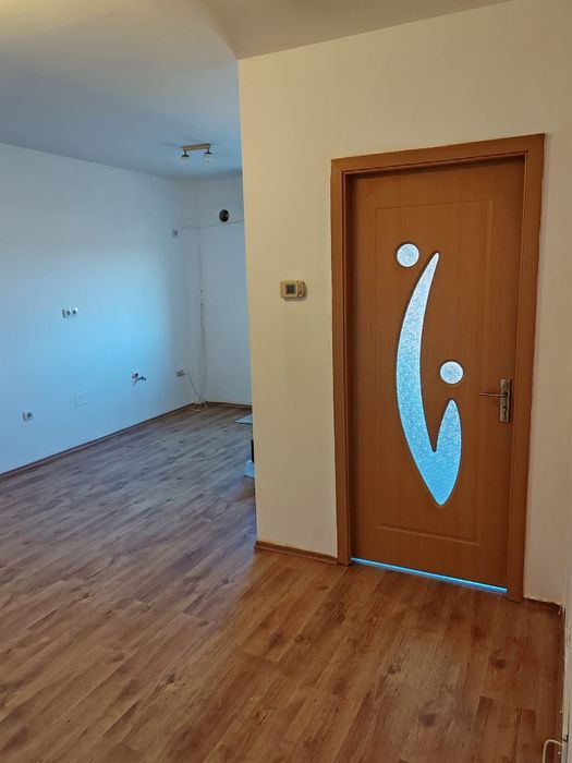 Vând apartament recent renovat cu 2 camere in Paleu.