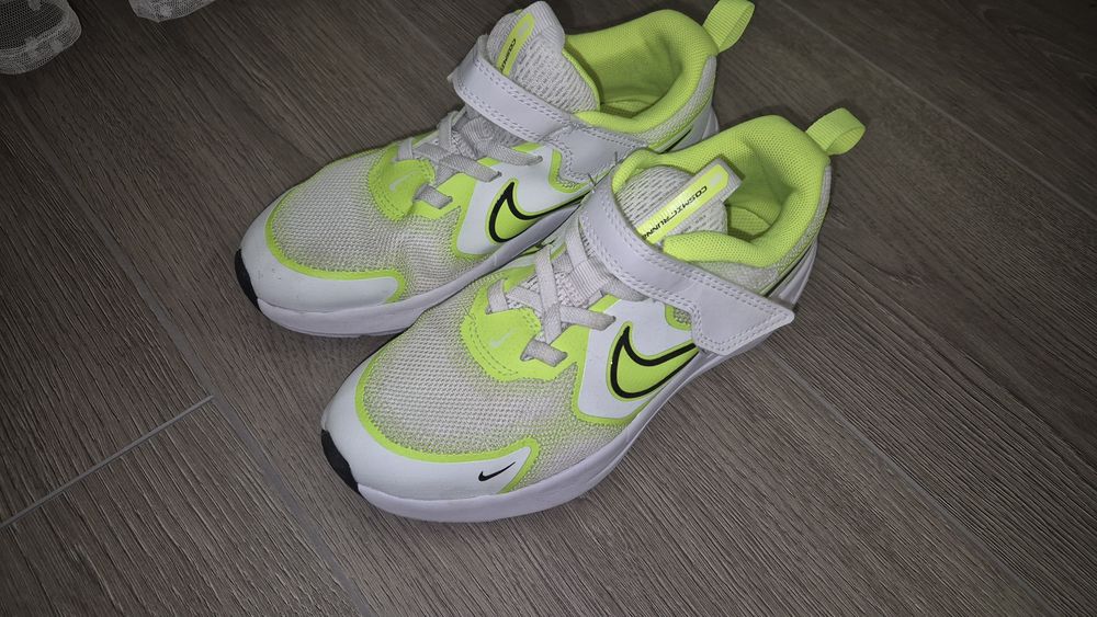 Adidasi Nike mărimea 32