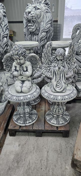 Masa și scaun din beton/jardiniere și faraoni /Lei și cismele
