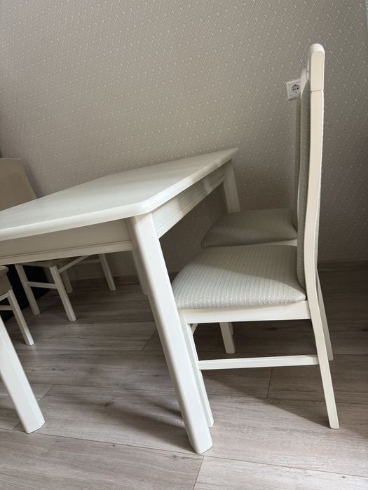 Стол со стульями