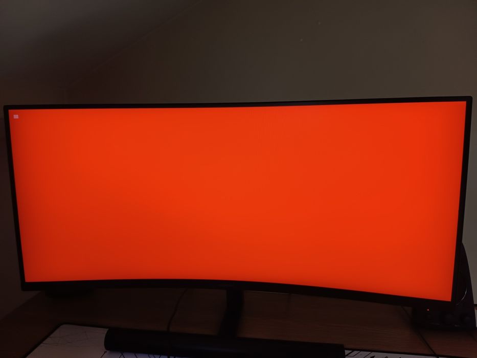 Monitor curbat 165Hz