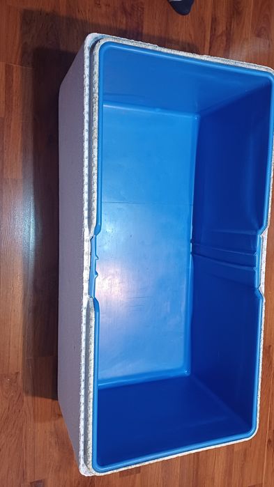 Vând cutie termoizolanta  polistiren .