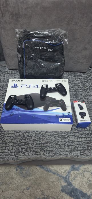 Продам PS4 состояние нового