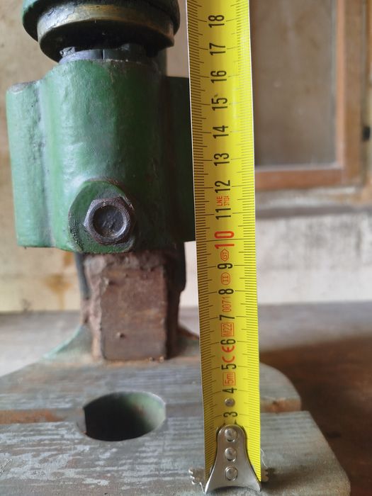 Винтова преса с чугунен корпус