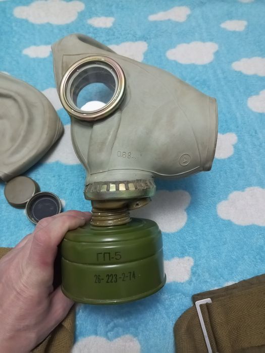 Продам противогазы(2)раз.